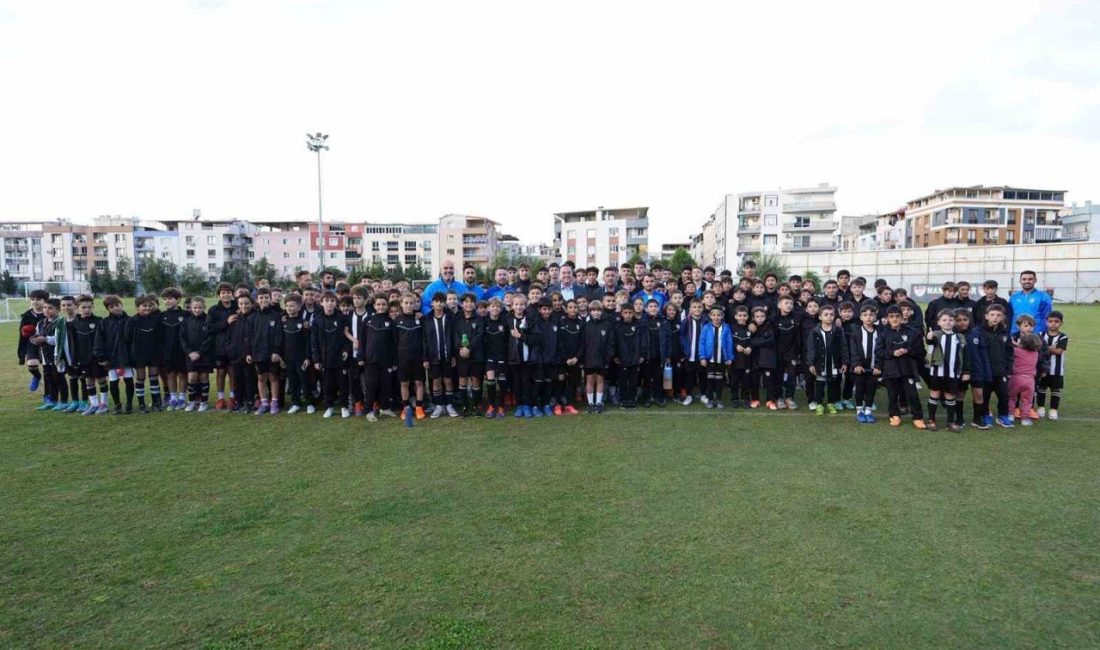 Manisa Büyükşehir Belediye Başkanı Besim Dutlulu, Manisaspor’u Tarık Almış Spor