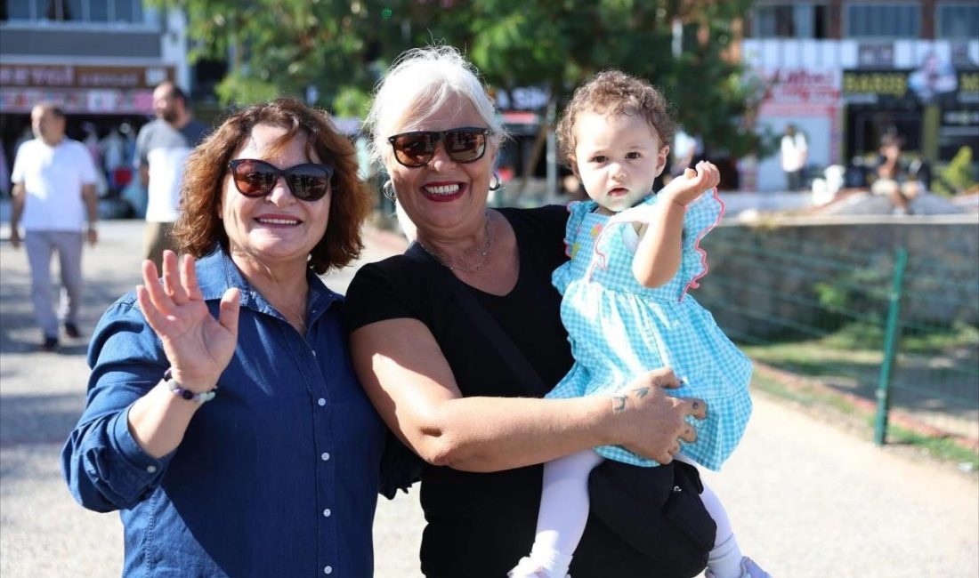 Didim Belediye Başkanı Hatice Gençay, her fırsatta halkla bir araya