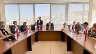 Başkan Ömer Günel, kendilerine tahsis edilen Kuşadası Belediyesi Ana Hizmet