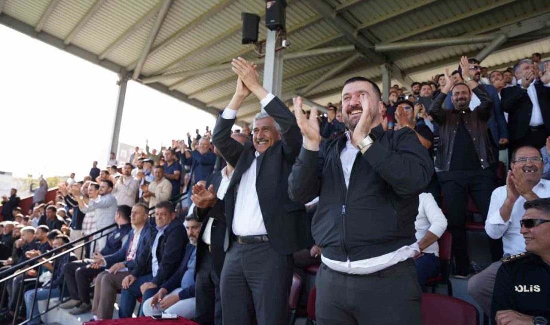 Kahta Spor02-Kasımpaşa Spor karşılaşması öncesi Kahta Belediye Başkanı Mehmet Can