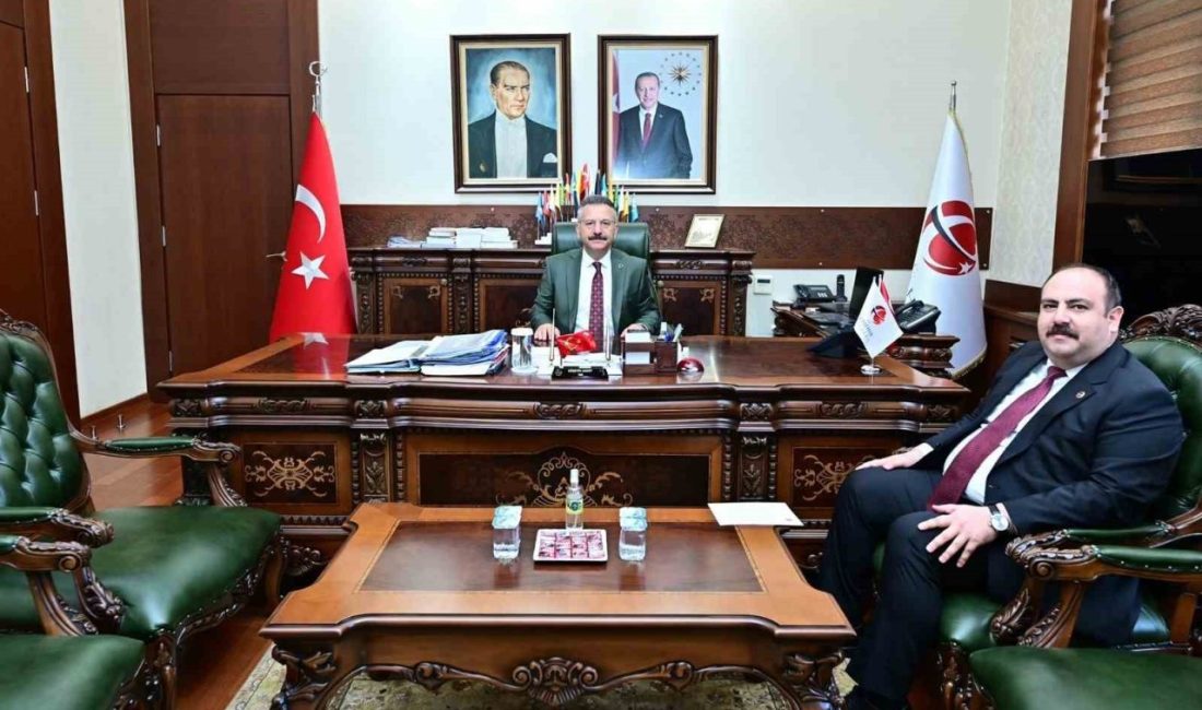 Başkan Hamamcı Vali Aksoy’a projeler hakkında bilgi verdi İnönü Belediye Başkanı Serhat Hamamcı, ziyaret ettiği Eskişehir Valisi Hüseyin