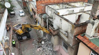 Samsun’un İlkadım Belediye Başkanı İhsan Kurnaz, ilçede metruk binaların yıkım