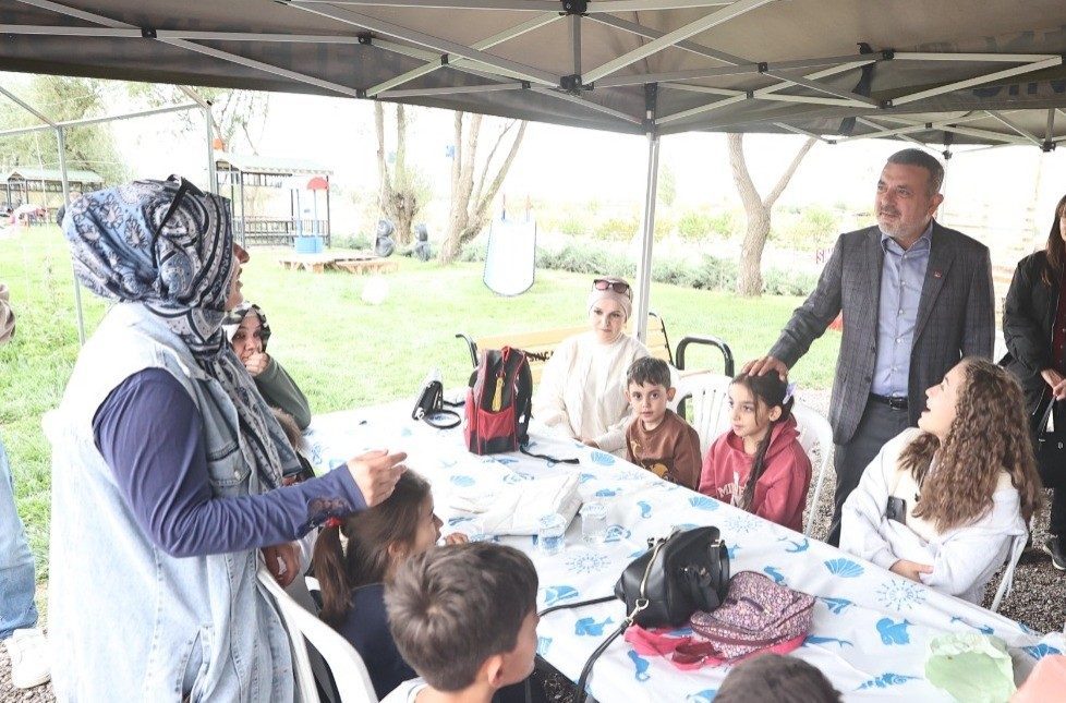 Başkan Murat Ercan, çölyaklı vatandaşlarla piknikte buluştu Sincan Belediye Başkanı Murat Ercan, ilçede yaşayan çölyak hastaları ve