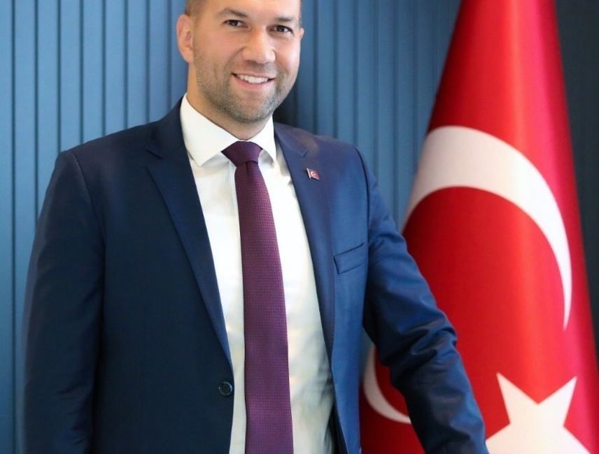 Niğde Belediye Başkanı Emrah Özdemir Cumhuriyetimizin kuruluşunun 102. Yıldönümü dolayısıyla