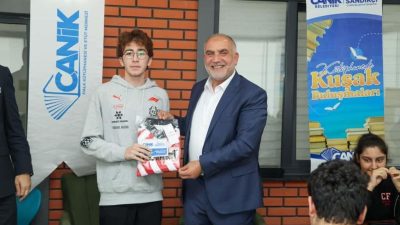 “Kütüphanede Kuşak Buluşmaları” programıyla öğrencilerle bir araya gelen Canik Belediye