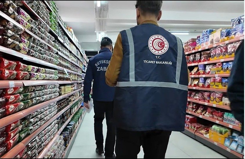 Başkan Sekmen: “Düzen, temizlik ve güveni esas alıyoruz” Erzurum Büyükşehir Belediyesi, Ticaret ve Tarım İl Müdürlüğü kontrol ekipleri