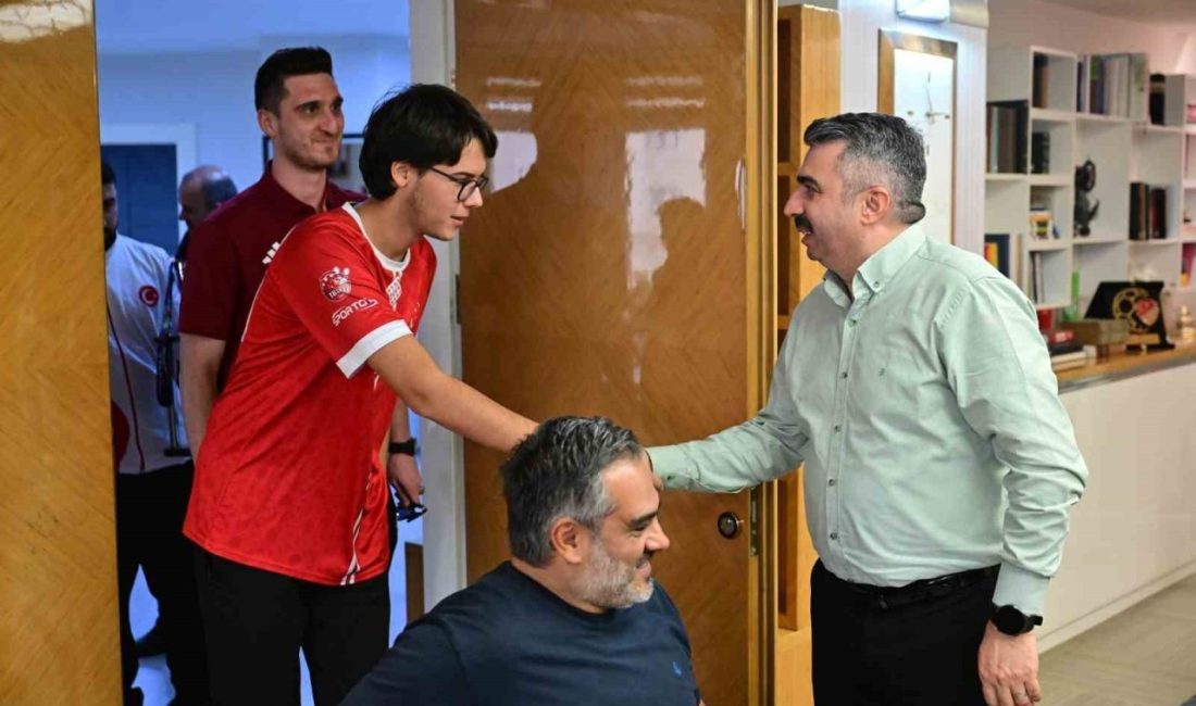 Başkan Yılmaz şampiyonları ağırladı Spor Kenti Yıldırım vizyonuyla, sporu ve sporcuyu destekleyen önemli projelere