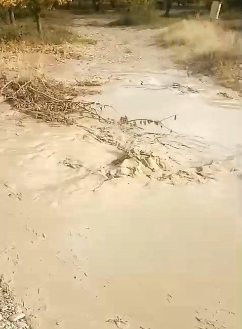 Elazığ’ın Baskil ilçesinde şiddetli yağmur nedeniyle dereler taştı. Baskil ilçesine