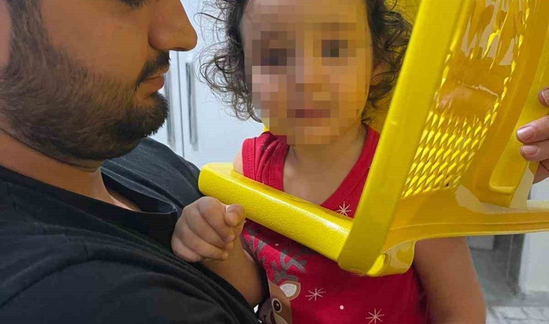 Batman’da kafası plastik sandalyeye sıkışan çocuğu itfaiye ekipleri kurtardı Batman’da evinde oyun oynadığı sırada kafası plastik sandalyeye sıkışan küçük