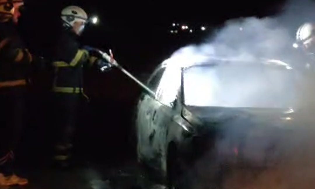 Batman’da seyir halindeki otomobil alev aldı. Edinilen bilgilere göre, merkeze