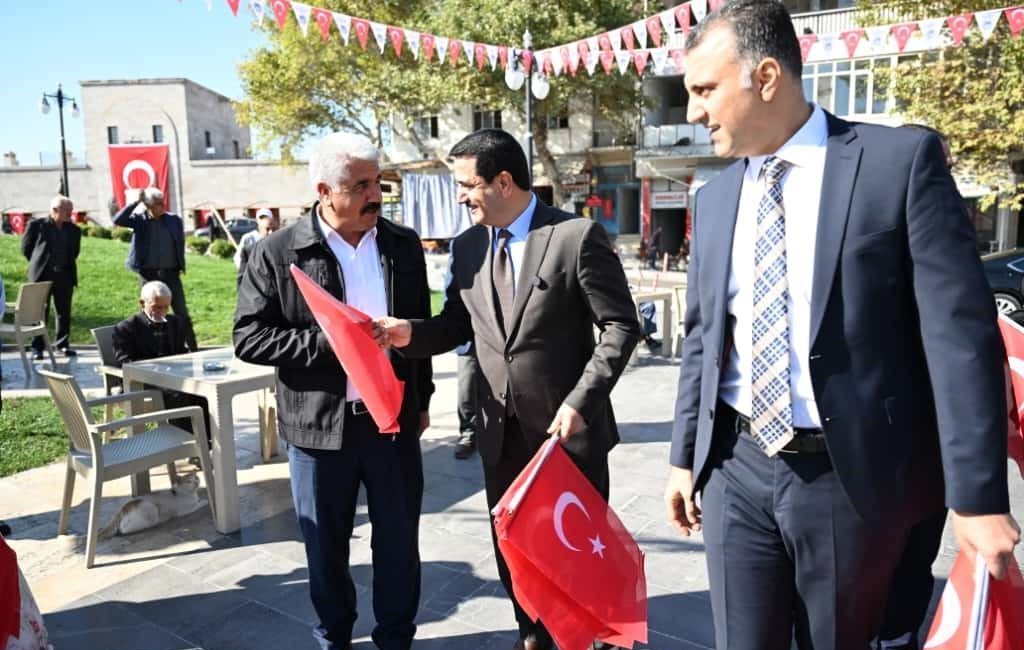 Battalgazi Belediye Başkanı Bayram Taşkın, Cumhuriyetin 102. yılı dolayısıyla esnaf