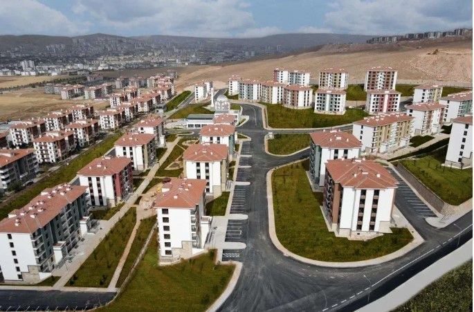 Baybatur: “TOKİ tarafından Manisa’ya 7 bin 80 yeni konut yapılacak” AK Parti Manisa Milletvekili Murat Baybatur, Toplu Konut İdaresi Başkanlığı