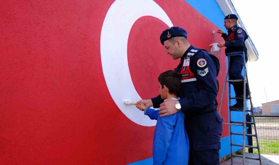 Bayburt’un merkeze bağlı Uğrak köyündeki 7 öğrencili ilkokulun renksiz duvarı,