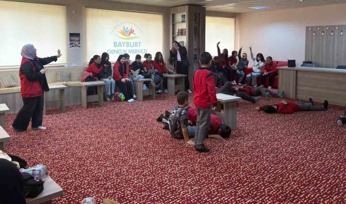 Bayburt’ta öğrenciler ’Okullar Merkezimde’ projesiyle keyifli bir gün geçirdi Bayburt Gençlik Merkezi, ’Okullar Merkezimde’ projesi çerçevesinde Rekabet Kurumu Kız