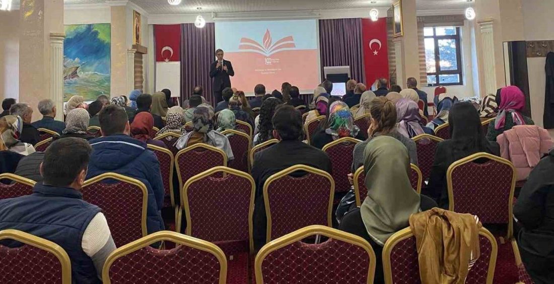 Bayburt’ta, öğretmen adaylarına yönelik ’Öğretmenlik Uygulamaları Bilgilendirme Toplantısı’ gerçekleştirildi. İl