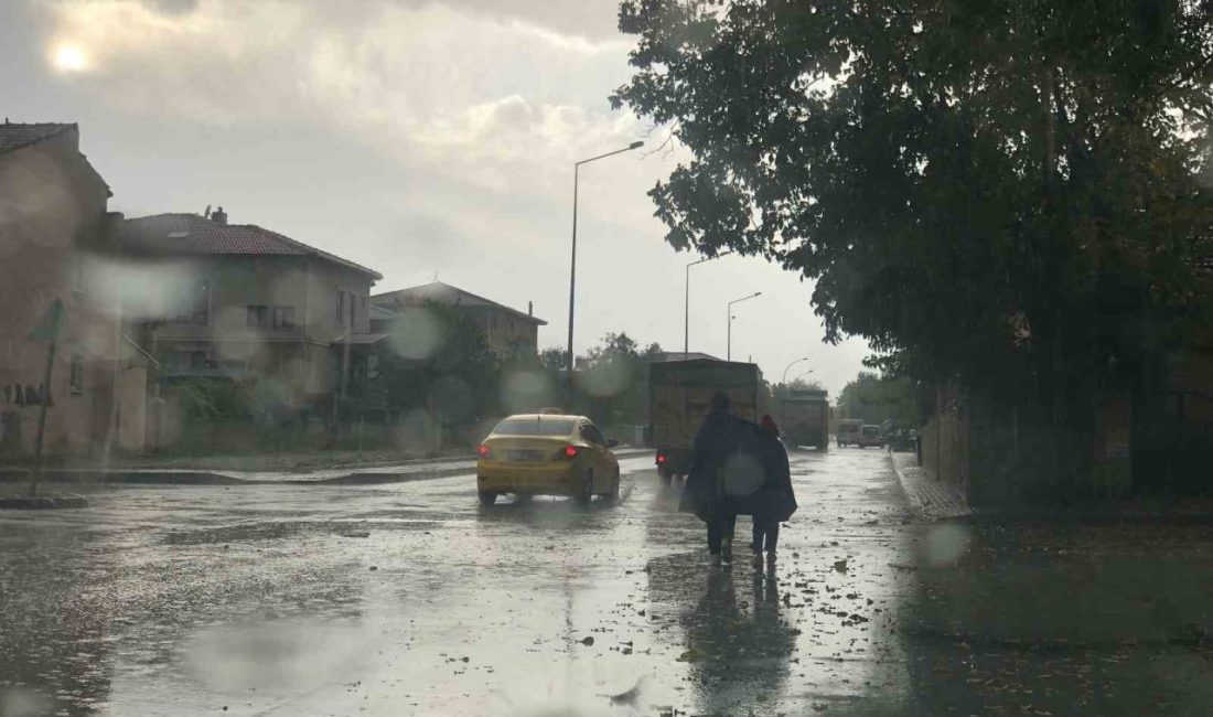 Bayburt’ta sağanak yağış, yüksek kesimlerde kar bekleniyor Bayburt kent merkezinde aralıklı sağanak yağış yüksek kesimlerde kar yağışı