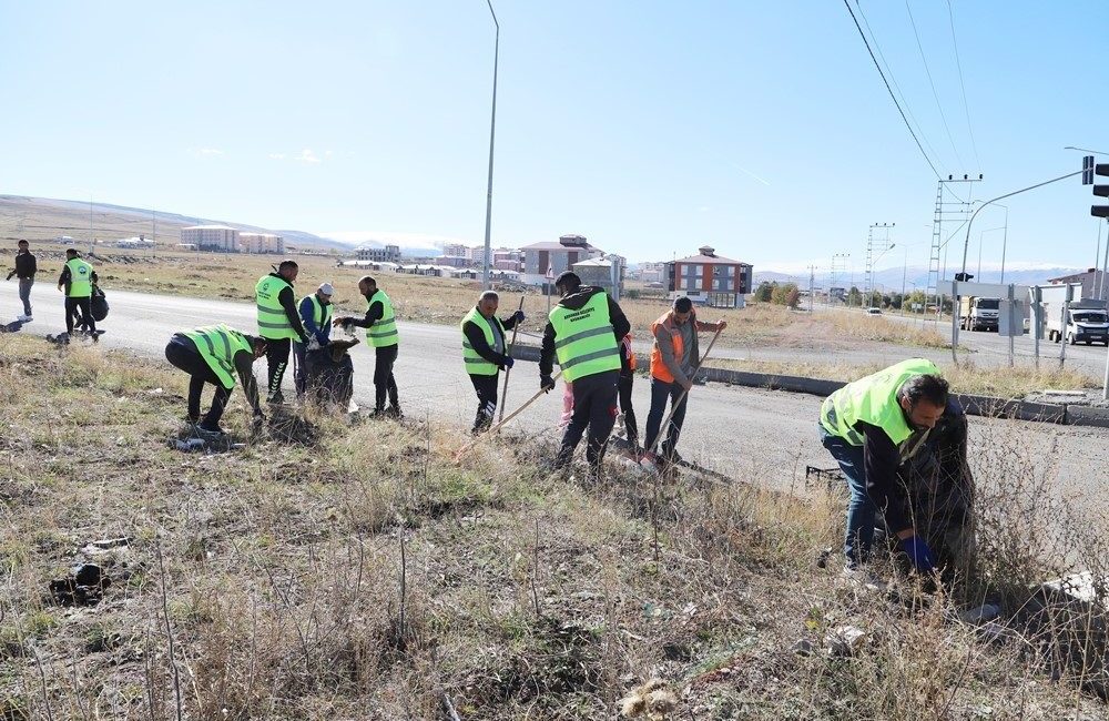 Ardahan Belediyesi Temizlik İşleri Müdürlüğüne bağlı ekipler, şehrin dört bir