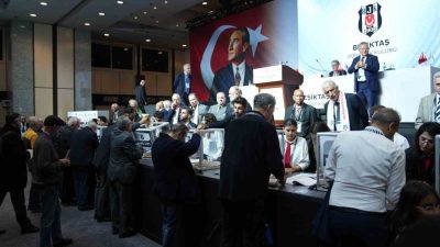 Beşiktaş’ın olağan divan kurulu başkanlık seçiminde adaylar oylarını kullandı. Beşiktaş’ın