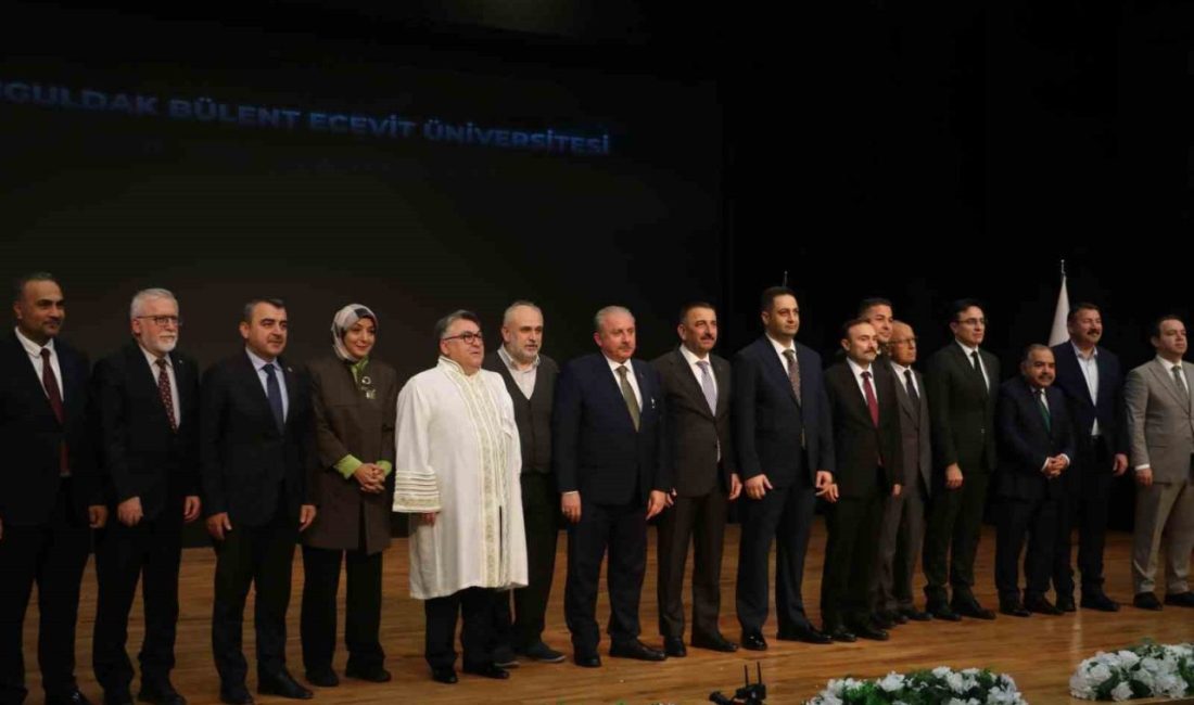 Zonguldak Bülent Ecevit Üniversitesi (BEUN) Akademik Yıl açılış töreninde konuşan