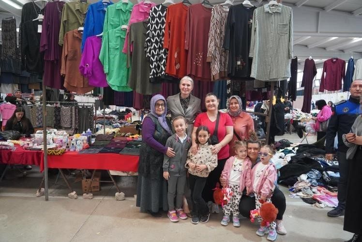 Bilecik Belediye Başkanı Melek Mızrak Subaşı, Kapalı Pazar’daki esnaf ve