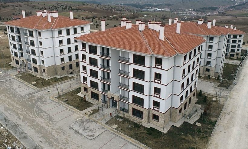 Bilecik’e bin 399 yeni TOKİ konutu geliyor AK Parti Bilecik İl Başkanı Serkan Yıldırım, kent merkezi ve