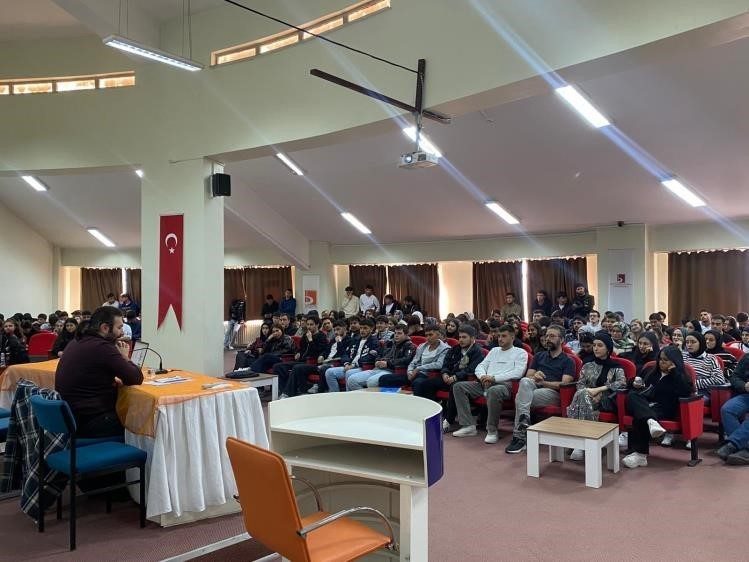 Bilecik Şeyh Edebali Üniversitesi Osmaneli Meslek Yüksekokulu öğrencilerine, teknoloji bağımlılığı