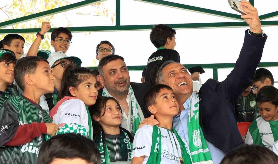 Bingöl’de başlatılan ’Çocuklarımız Formasız Kalmasın’ kampanyası kapsamında 750 öğrenciye forma