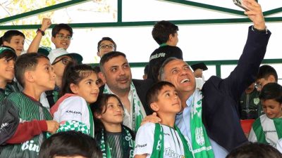 Bingöl’de başlatılan ’Çocuklarımız Formasız Kalmasın’ kampanyası kapsamında 750 öğrenciye forma