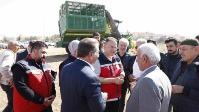 Diyarbakır’ın Bismil ilçesine bağlı Aralık köyünde düzenlenen hasat etkinliği ile