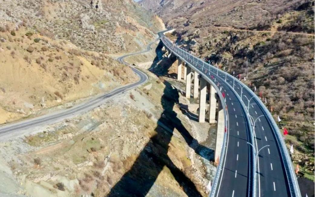 Bitlis-Baykan arası yol çalışmaları tamamlandı Bitlis ile Siirt Baykan arasındaki kara yolunda yapılan yenileme ve