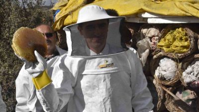 Bitlis Valisi Ahmet Karakaya, dünyanın en kaliteli balları arasında gösterilen