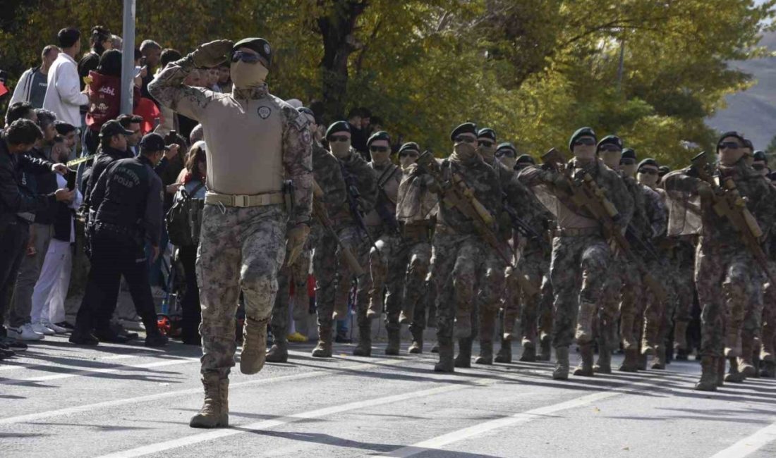 Bitlis’te 29 Ekim Cumhuriyet Bayramı’nın 102. yıl dönümü düzenlenen etkinliklerle