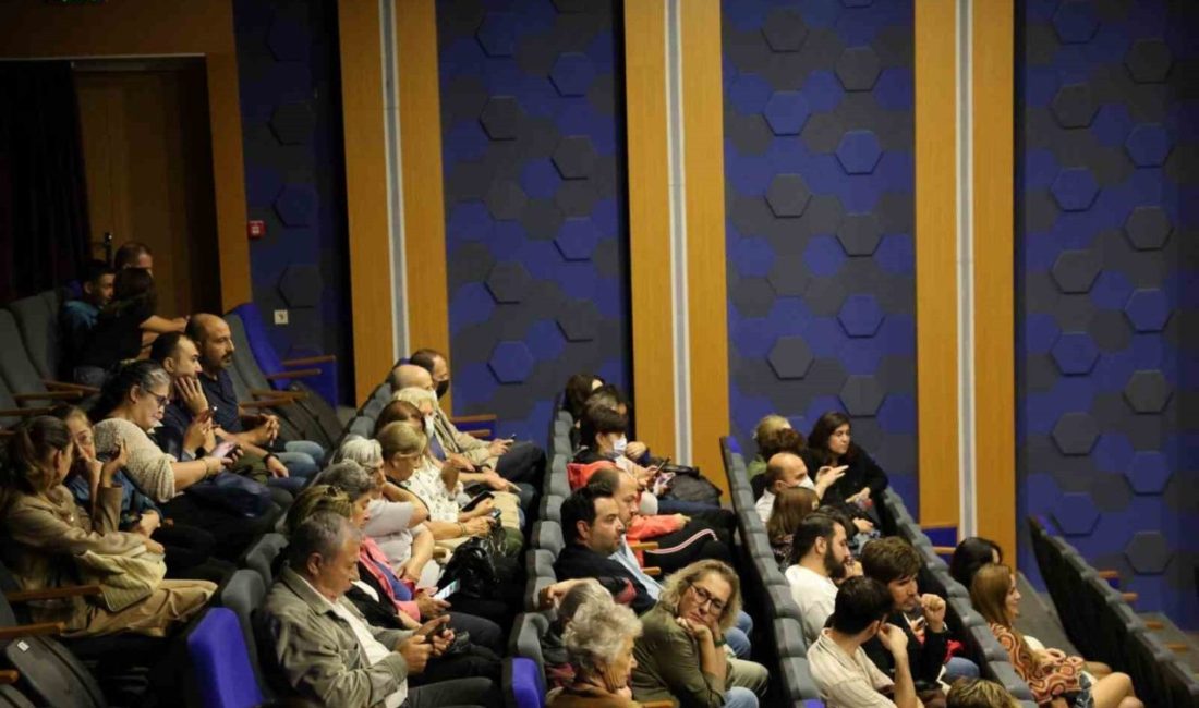 Ekim ayında ikisi yeni olmak üzere toplam üç oyunla perdelerini