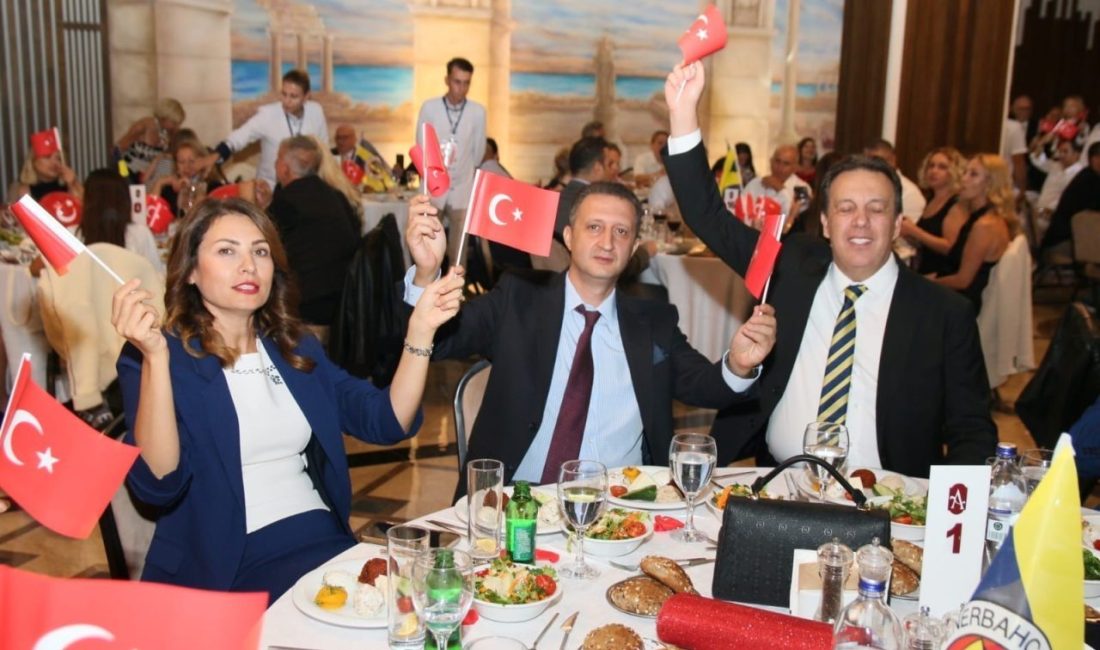 Bodrum Fenerbahçeliler Derneği, Cumhuriyetin 102. yılını düzenlenen görkemli bir balo