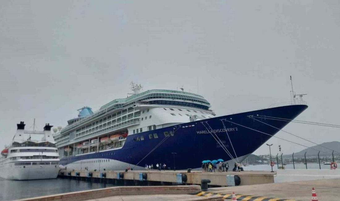 Muğla’nın Bodrum ilçesine gelen “Marella Discovery 2” ve “Star Legend”