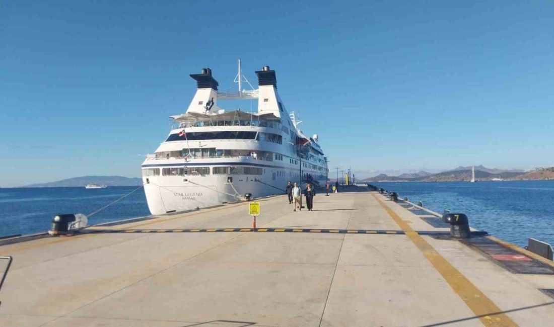 Muğla’nın Bodrum ilçesine gelen Star Legend adlı yolcu gemisi, 277