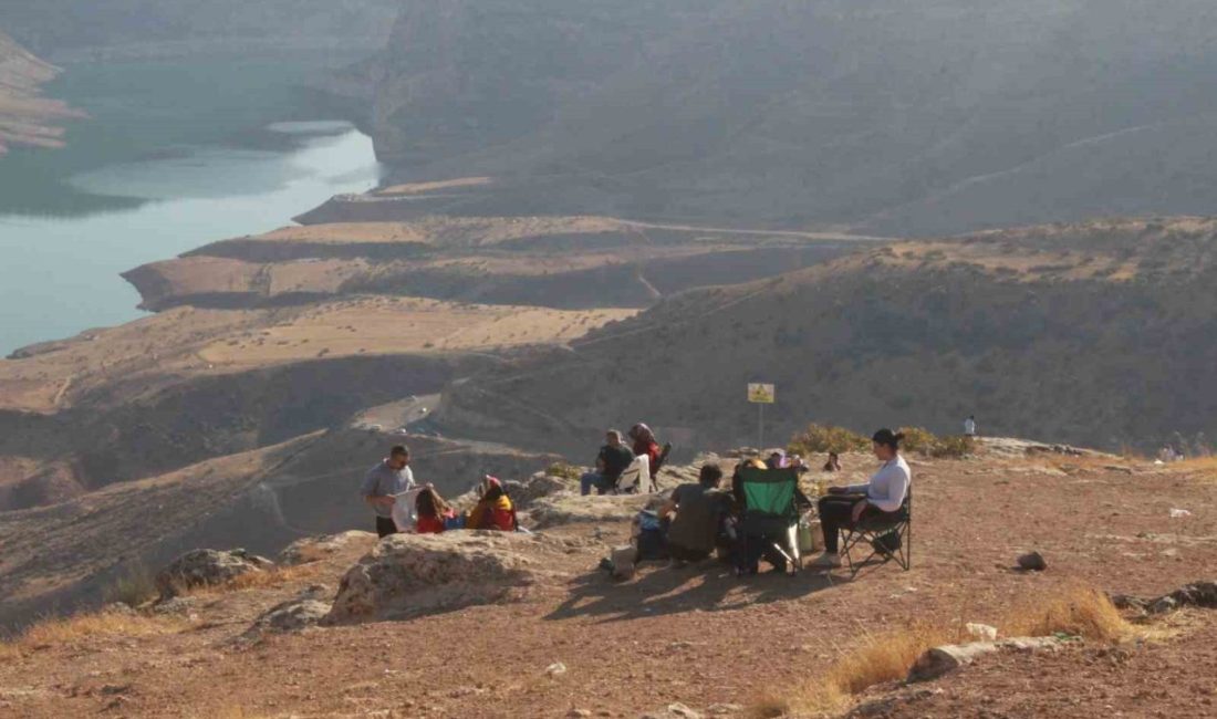 Botan Vadisinde sonbahar keyfi Siirt’te vatandaşlar, sonbaharın havasını Botan Vadisinin eşsiz manzarasında değerlendirdi. Vadinin