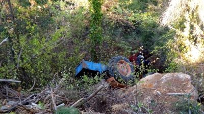 Aydın’ın Bozdoğan ilçesinde şarampole devrilen traktörün sürücüsü hayatını kaybetti. Kaza