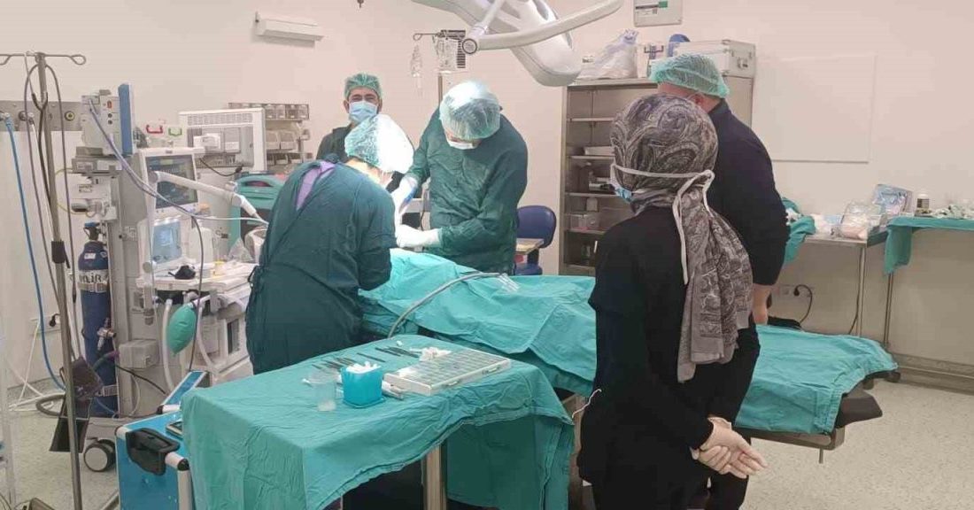 Bozüyük Devlet Hastanesi ameliyathanesinde 1 çocuk hastanın genel anestezi altında