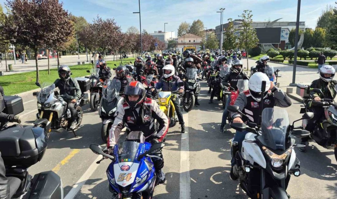 Düzce’de 29 Ekim Cumhuriyet Bayramı kutlamaları kapsamında motosiklet kulüpleri ve