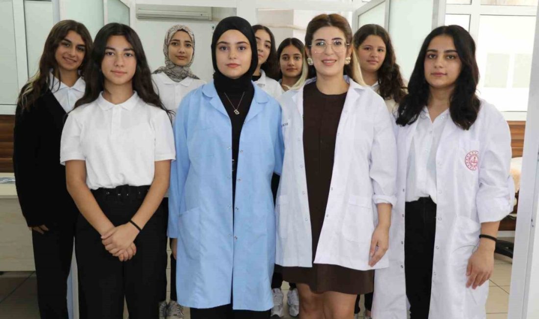 Diyarbakır Dicle Kız Meslek Lisesinde eğitim gören kuaförlük ve cilt