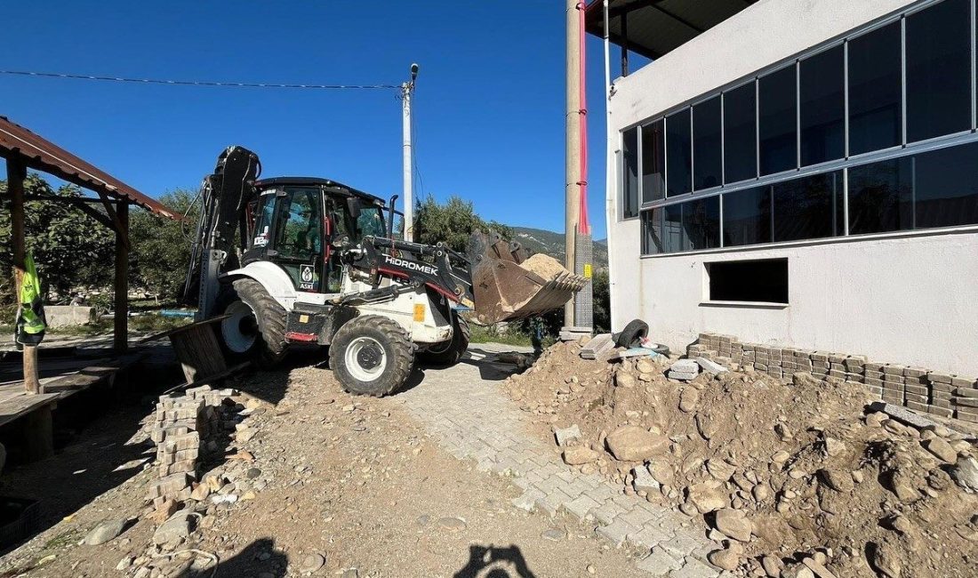 Aydın’ın Buharkent ilçesi Feslek Mahallesi’nde yol güvenliğini artırmak için başlatılan