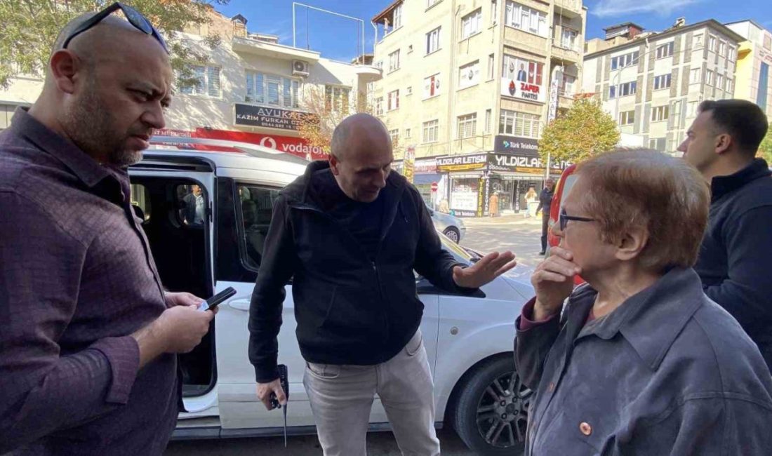 Burdur’da yaşlı kadın, 650 bin lira dolandırılmaktan son anda kurtuldu Burdur’da kendisini polis olarak tanıtan dolandırıcılara inanarak bankaya gelen ve