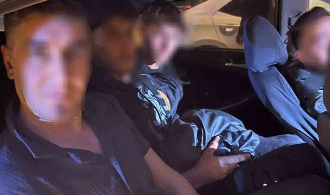 Bursa-İstanbul otoyolunda düzensiz göçmen avı İzmir’den Bursa’ya kaçak yollarla düzensiz göçmen getiren bir kişi kıskıvrak