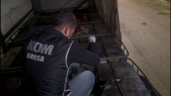 Bursa’da 26 bin litre kaçak akaryakıt ele geçirildi Bursa’nın Nilüfer ilçesinde bir depodan tıra yüklenmek üzere hazırlanan 26