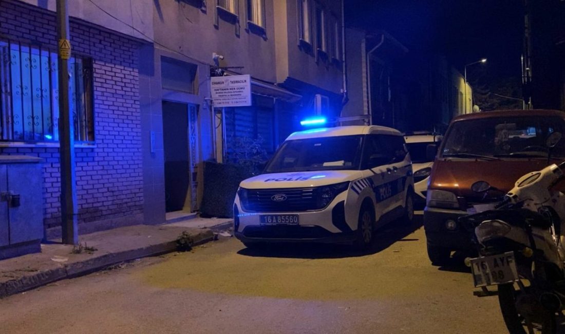 Bursa’nın İnegöl ilçesinde bir apartman dairesinde 20 yaşlarındaki genç ölü