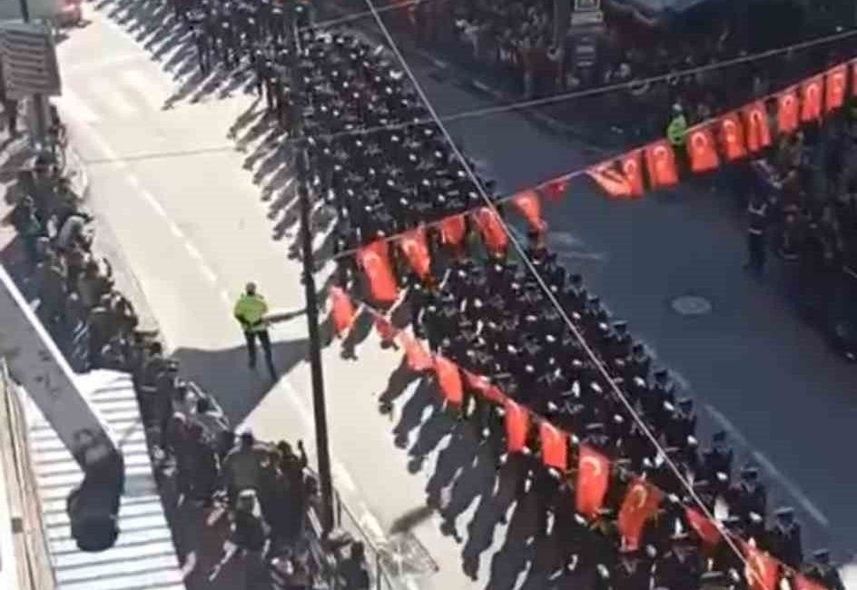 Bursa’daki 29 Ekim Cumhuriyet Bayramı törenlerine Işıklar Astsubay Okulu öğrencilerinin