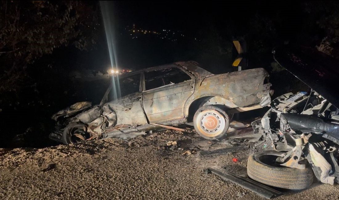 Bursa’da korkunç kaza: Araç alev aldı, yangın ormana sıçradı Bursa’nın Nilüfer ilçesi Demirci Mahallesi’nde iki otomobilin kafa kafaya çarpışması