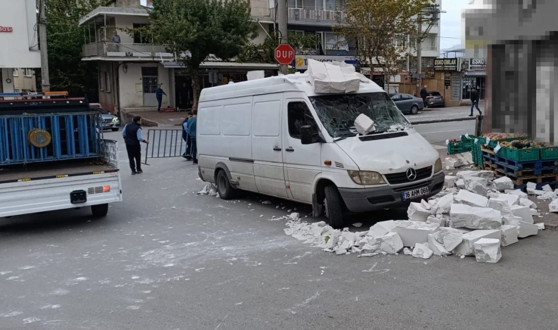Bursa’da sabah saatlerinden itibaren başlayan lodos kenti olumsuz etkiledi. Saatte
