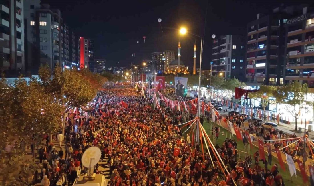 Bursa Büyükşehir Belediyesi ve Nilüfer Belediyesi tarafından düzenlenen “Cumhuriyet Yürüyüşü”ne